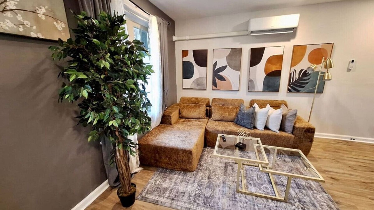 South Philadelphia West House | Bi-Level 3 BR plus Finished Basement | Sleeps 12
