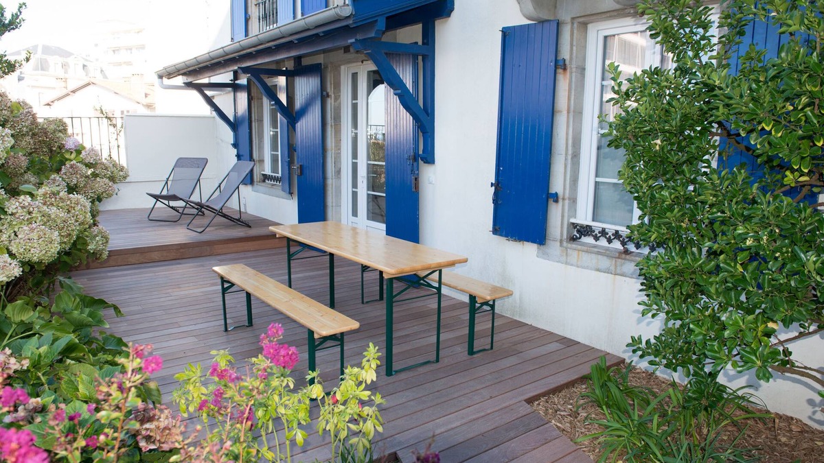 Biarritz City Centre Apartment | Biarritz, Walk to the beach ! Cute cottage above Côte des Basques