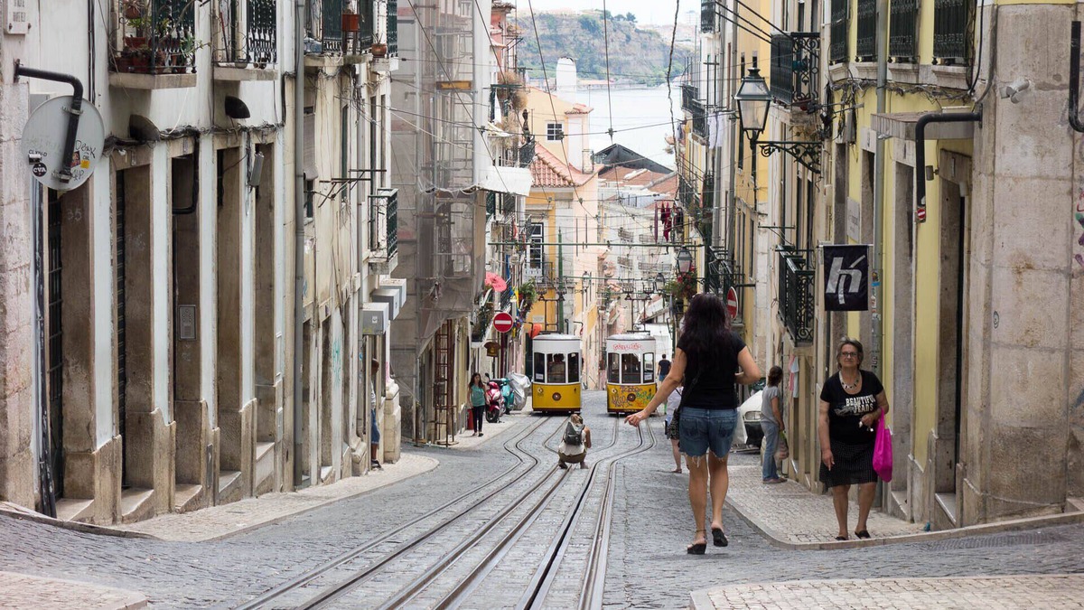 Misericordia Apartment | Bica attic in the historical part of the district São Paulo, overlooking the Tagus