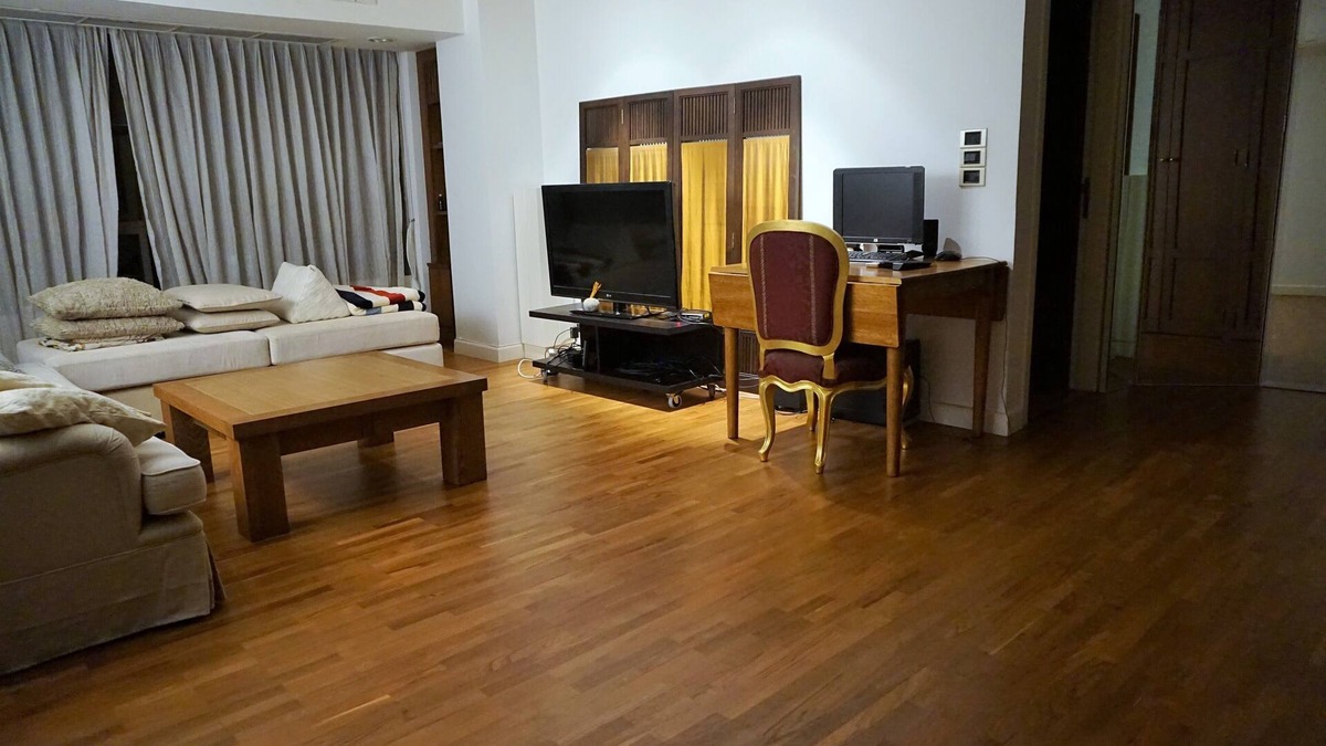 Ploenchit Apartment | Big 1Br 70sqm Bkk Central Unit W/Wifi, Swimming Pool, Gym And Kids Play Area