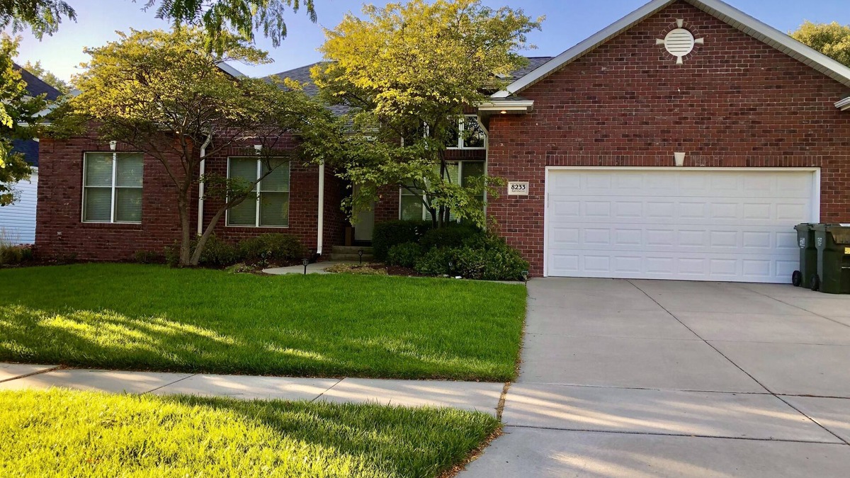 Lincoln House | Big 3,300 sqft beautiful 4BR 3.5BA house at beautiful neighborhood