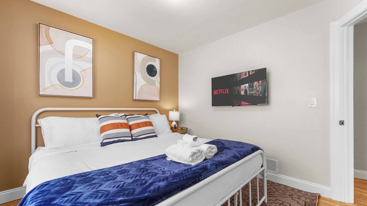 Constable Hook Apartment | Big 3br 1.5ba Free Parking Sleeps 10 Deck