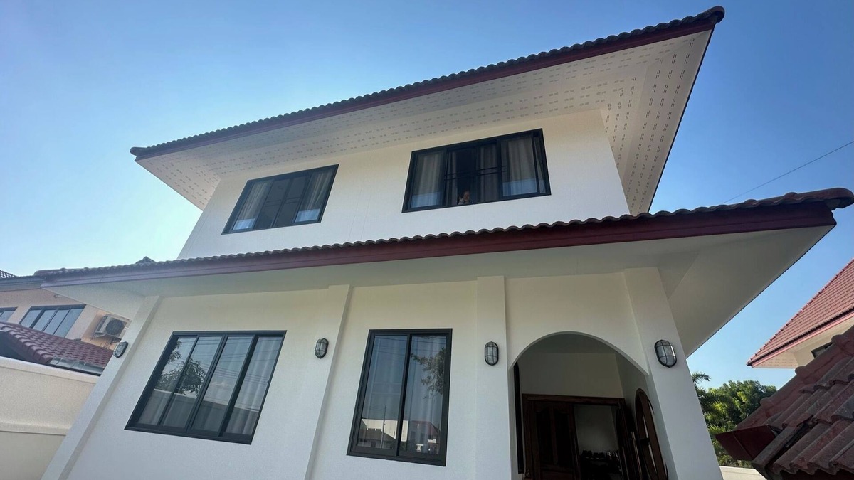 Nong Kwai House | BIG 5-bed/5 bath House w/Cable Internet & Pool Access in World Club near Airport