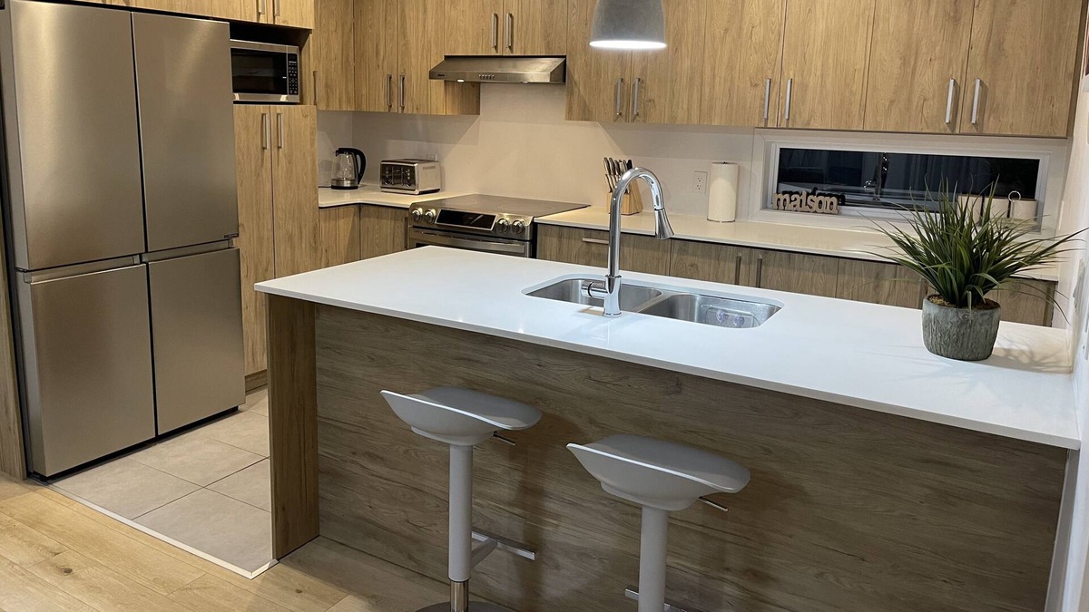 Laval Apartment | Big 5 bedroom condo in Laval