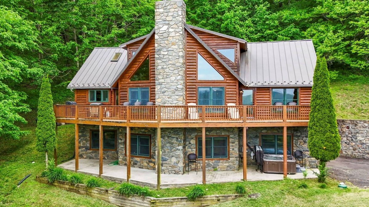 West Jefferson Cabin | Big Ashe View-Open for Bookings! Views, Wi-Fi, Pool Table, Hot Tub