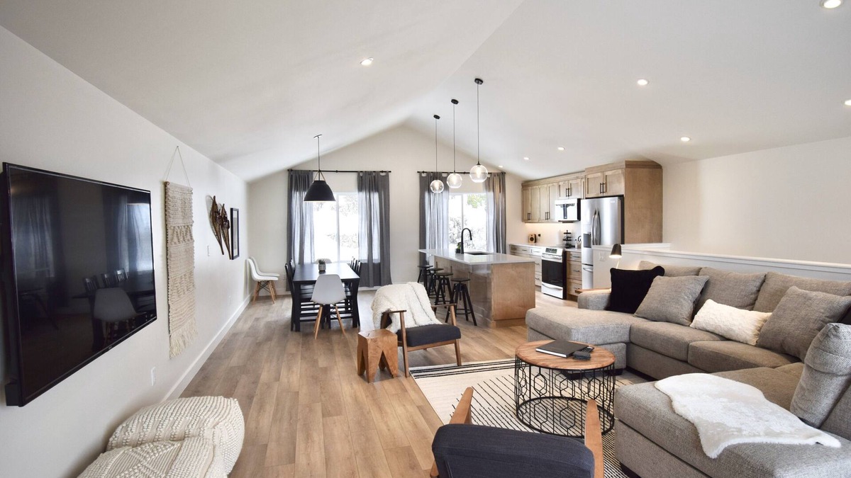 Courtenay Ski Chalet | Big Bear Chalet, modern home on Mount Washington