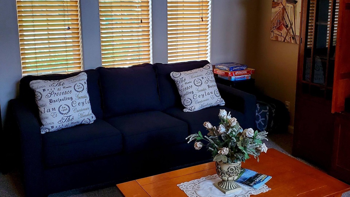 Salinas House | Big Beautiful Home: 4 Bedrooms/9 Beds/1 to18 Guests
