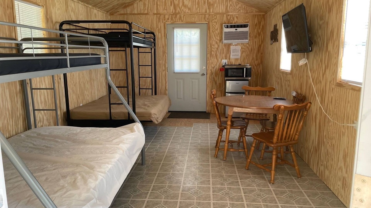Clarendon County Cabin | Big Cabin 1 at Elliott's Campground at the Upper End of Lake Marion in Rimini SC