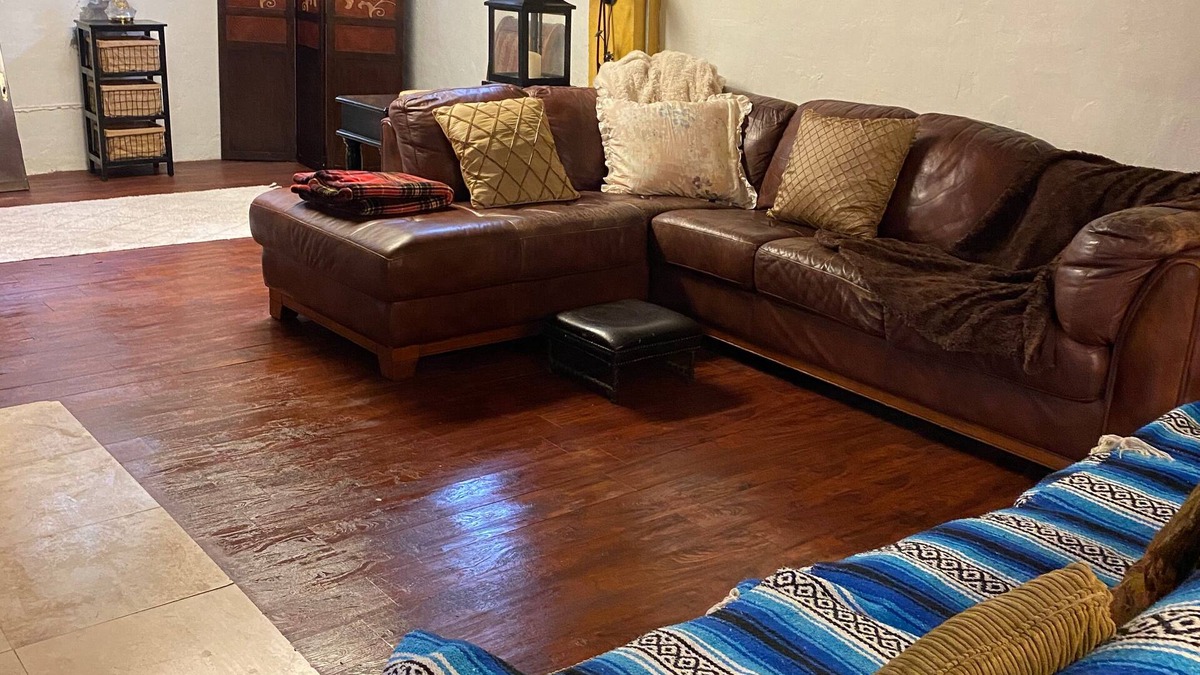 Mooresville House | Big cozy basement close to downtown!