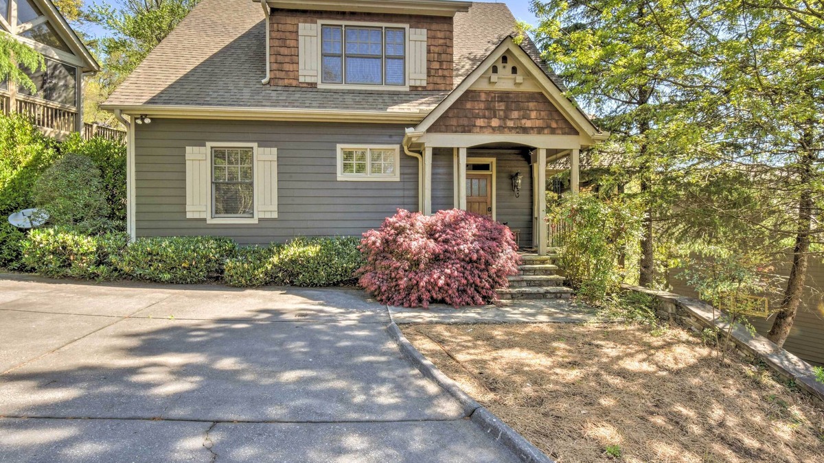 Big Canoe House | “Big Cozy” Mountain House in hills of amenity packed Big Canoe!