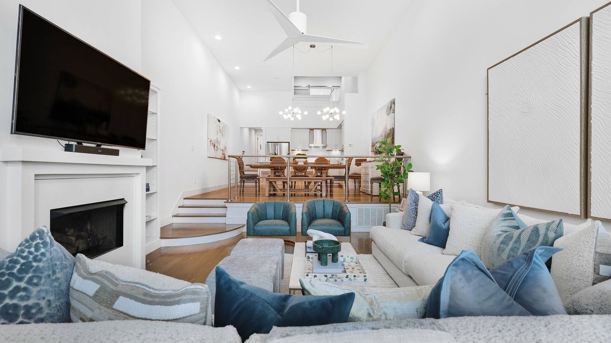 West End House | BIG GROUP TRIPS! PRIME LOCATION 2MILES TO BROADWAY! UP TO 5 HOMES TOGETHER!