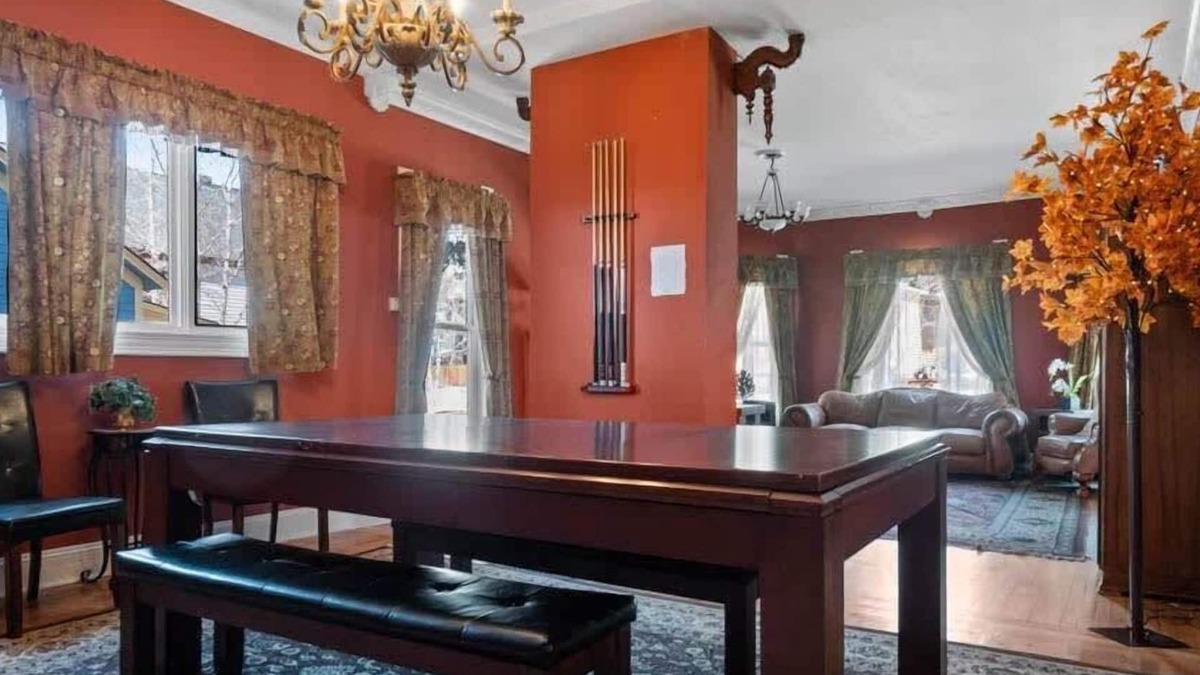 Leadville House | Big Groups - Sauna, Pool Table, Office, Pets OK