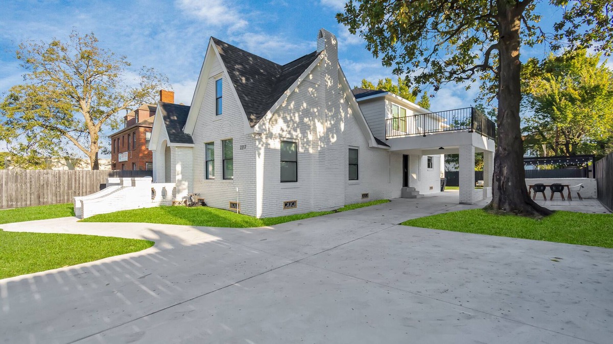 South Central Houston House | BIG GROUPS