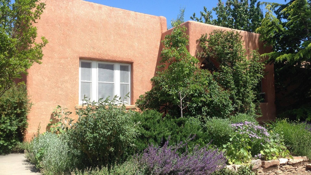South Capitol House | Big Historic Home in Heart of Old Santa Fe, Quiet, Hot Tub,Private Walled Patio.