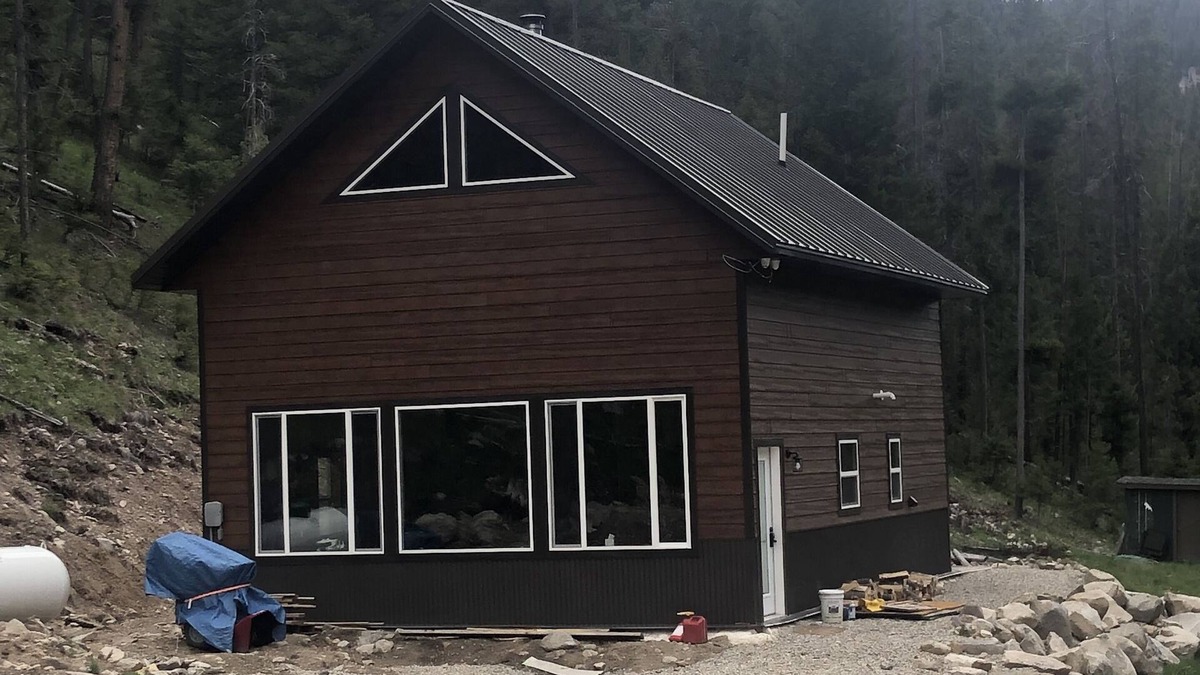 Wise River Cabin | Big Hole Valley cabin near river access