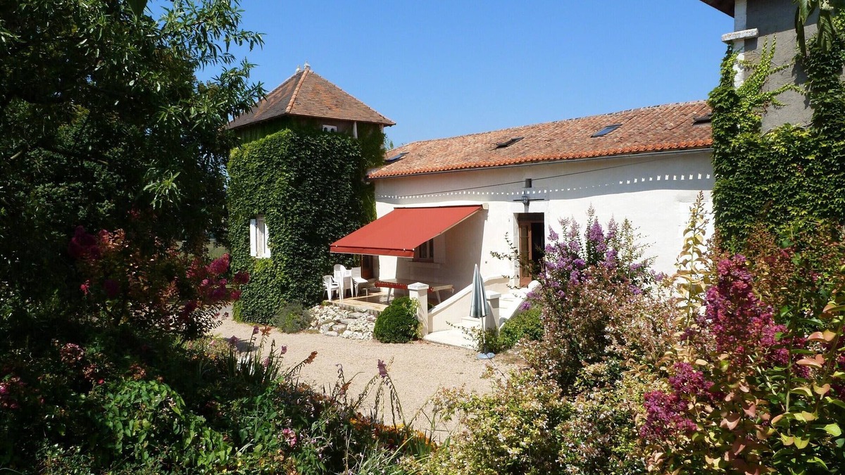 Verteillac House | Big house in the countryside with panoramic view pisine