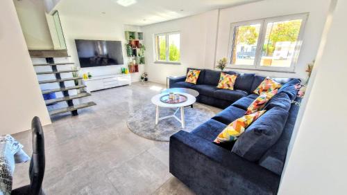 Costa de Caparica Villa | Big house with pool - 5 min walk to beach