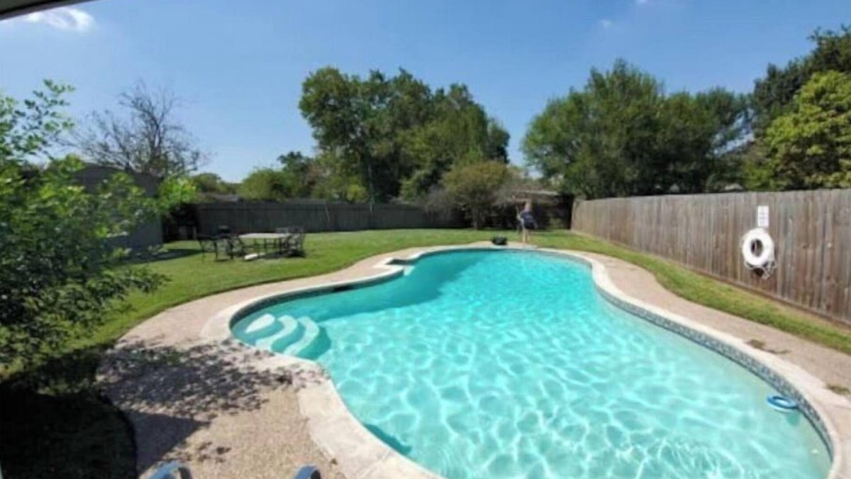 Southbelt/Ellington House | “Big Jer’s” with a Cement Pond