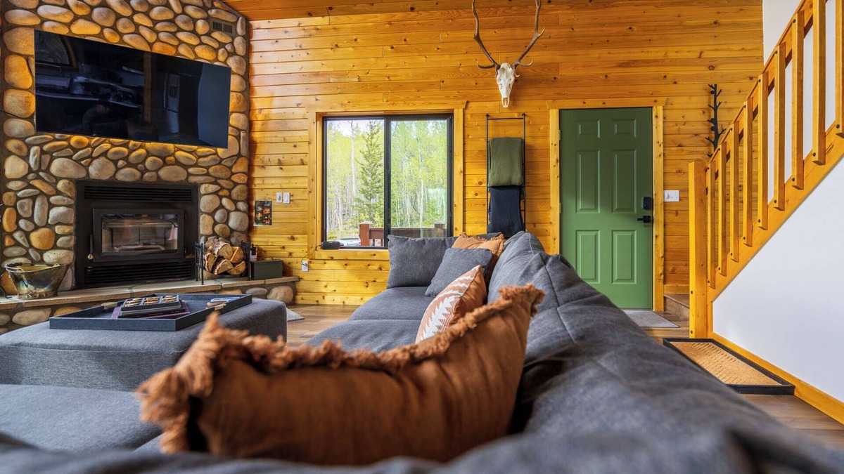 Michigan Hill Cabin | Big Mountain Views, Seclusion, Hot Tub, Fire Pit