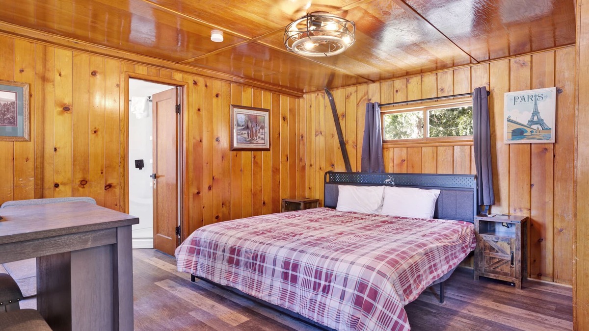 Big Bear Lake Cabin | Big Pines Lakeside Studio Cottage at Big Bear Lake