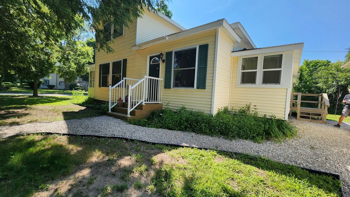 Big Rapids House | Big Rapids Convenient City Home