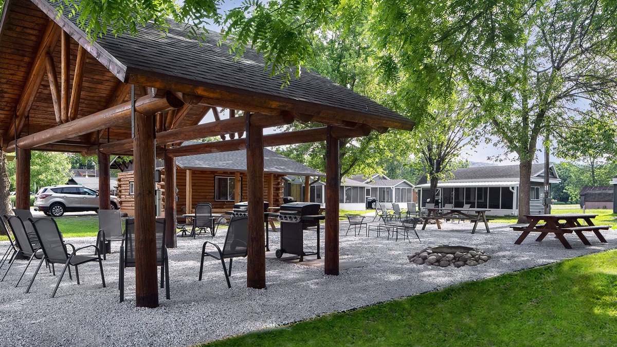 Buffalo City Cabin | Big River Escape Riverside Cabins