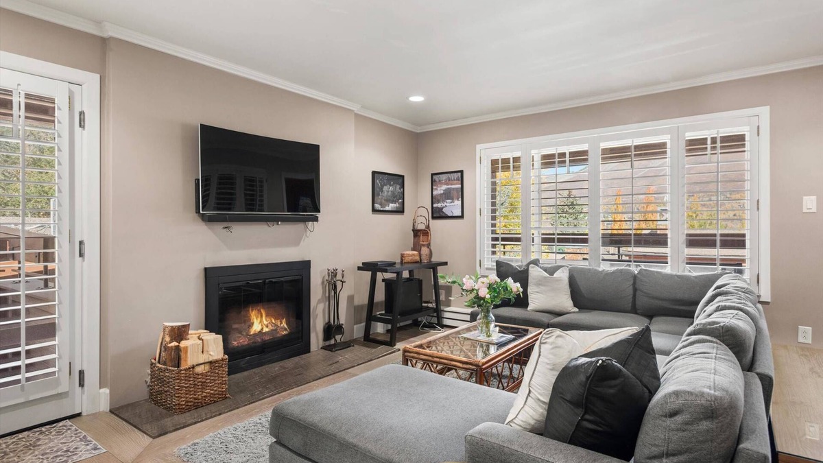 Aspen Condo | Big Savings, More Nights! 15% off 3 night stays thru Dec 14