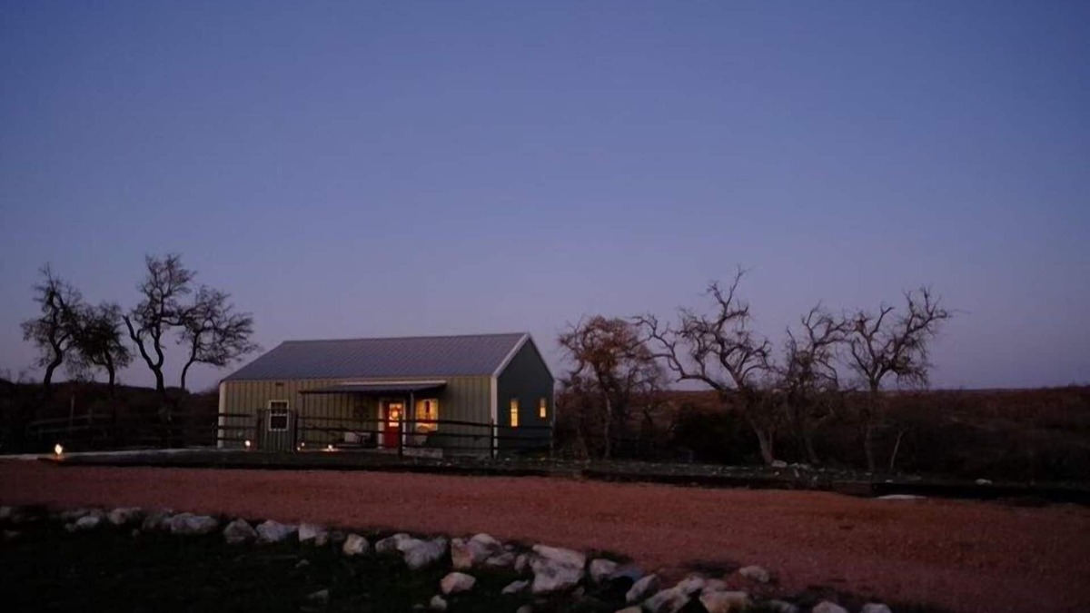 Doss House | Big Sky Guest House, 2bd, 1bath, Enjoy the stars in Fredericksburg TX!