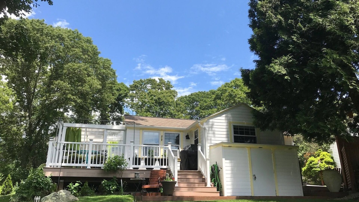 Westerly Cottage | Big Style in tiny house - 2 miles to the Beach