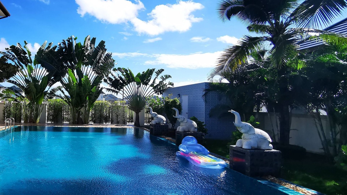 Huai Yai House | Big swimming pool garden VILLA pattaya