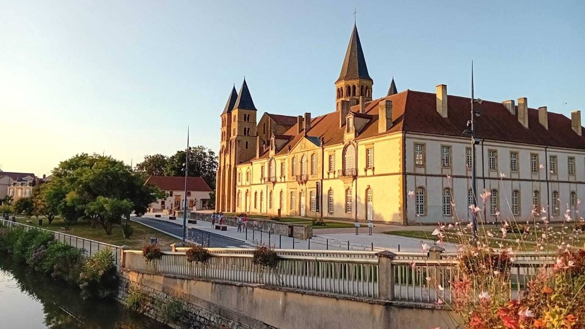 Paray-le-Monial House | Big Townhouse in Paray le Monial for 25 people