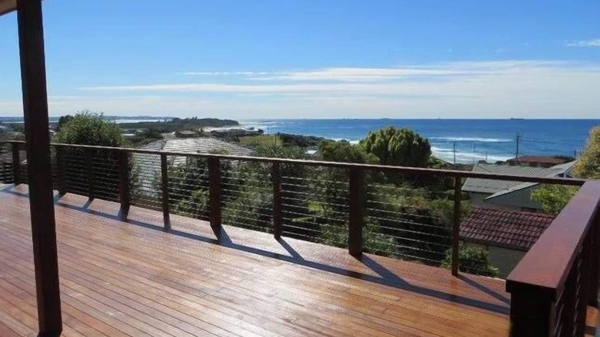Caves Beach House | Big views, walk beach, whale watching, easy drive from Sydney, family friendly