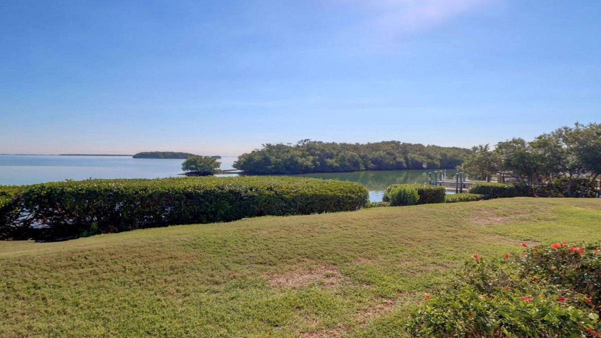 Tierra Verde Condo | BIG water view! UPDATED! Private pool, hot tub. gym, 3 min to Ft. DeSoto BEACH