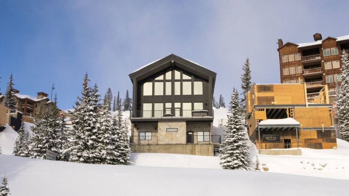 Big White Ski Resort Ski Chalet | big white chalet house ski in ski out