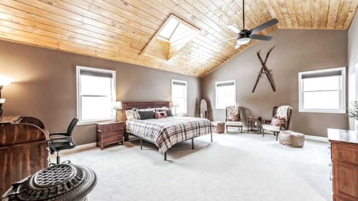 New London House | BigBear Lodge: Mt. Sunapee/Hot tub/Firepit