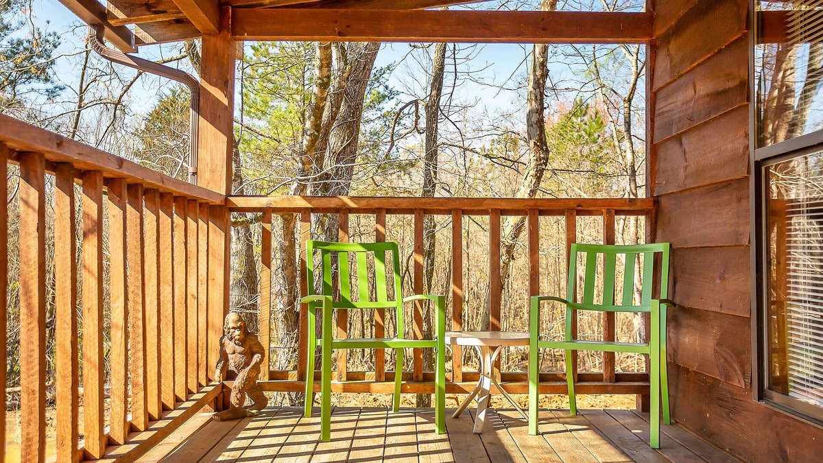 Benton Cabin | Bigfoot Lodge Room Two
