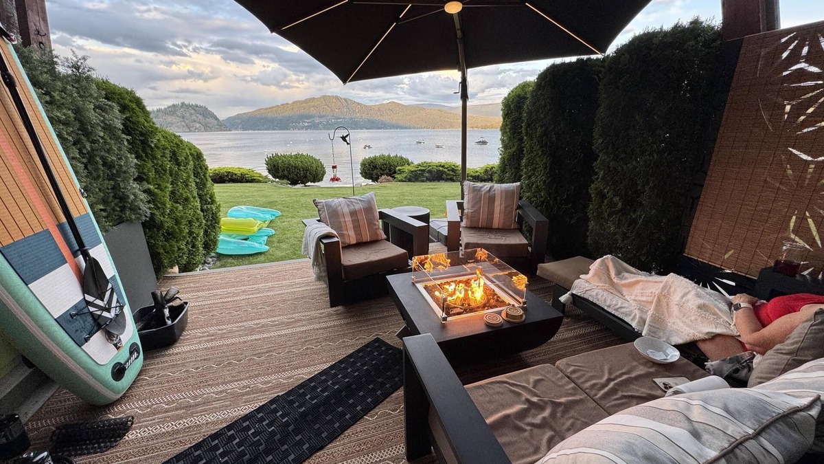 Scotch Creek Condo | Bigfoot's Beach Retreat - Shuswap Vacation & Sledding Destination
