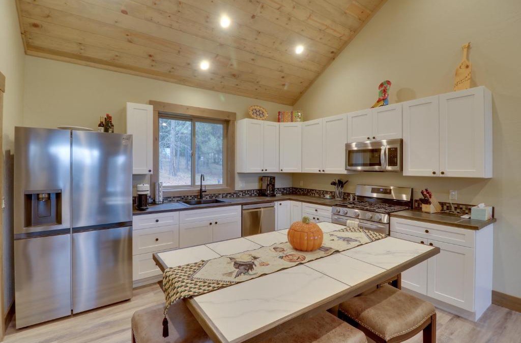 Woods Bay House | Bigfork Cottage with Lake Views 5 Mi to Downtown