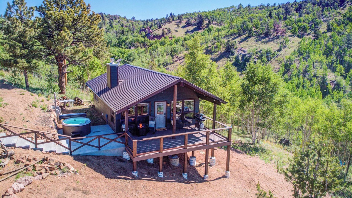 Cripple Creek Cabin | Bighorn Haven -Views- Hot Tub- Fire Pit