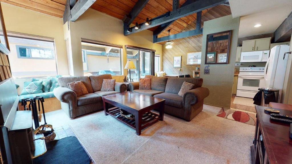 Majestic Pines Apartment | Bigwood #62 Condo