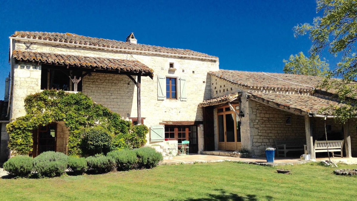 Belmontet House | Bijou Barn with Sophisticated Charm. Peaceful Retreat for Four. Secluded Pool.