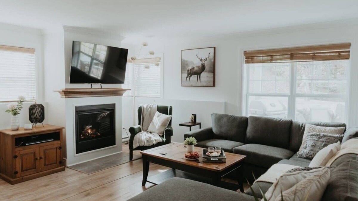 Saint-Faustin-Lac-Carre Apartment | Bike Ski In/Out Rodeo and Fall color festival