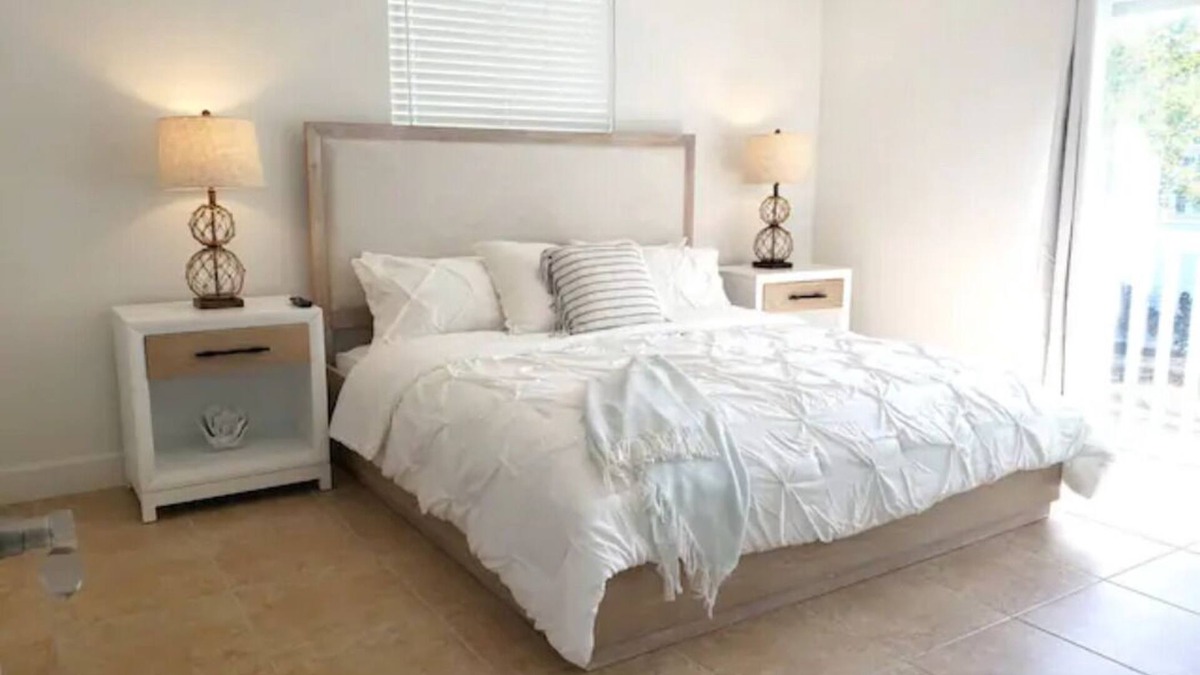 Alice Town Apartment | Bimini Dreams, Steps from the Beach, optional Golf Cart rent