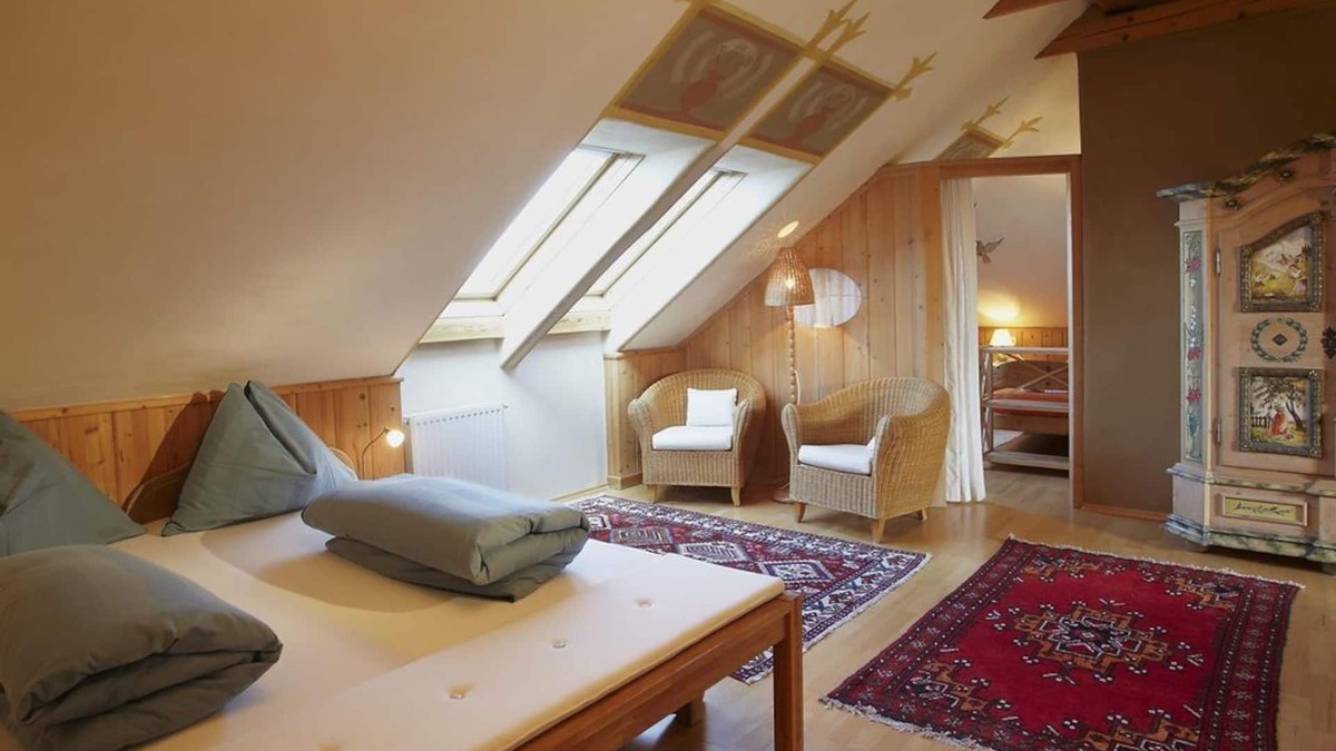 Eberstein House | Bionest I - Lehmbaudach-familienzimmer - Biolandhaus Arche