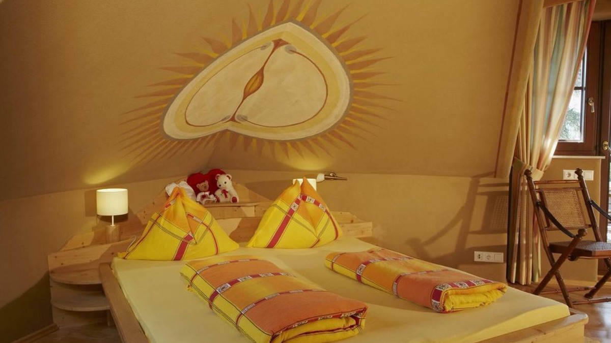 Eberstein House | Bionest IV - Lehmbaudach-familienzimmer mit Balko - Biolandhaus Arche