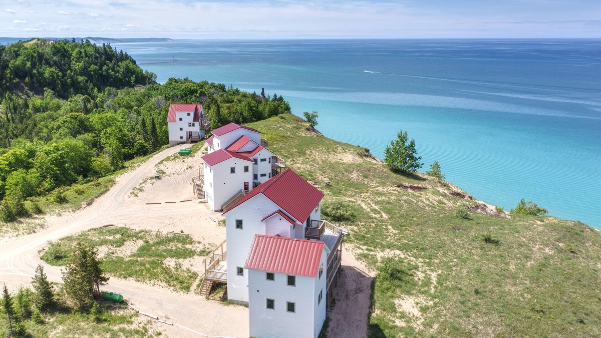 Frankfort House | Birch at Lake Bluff Preserve-Spectacular Lake Michigan Views-Sleeps 20