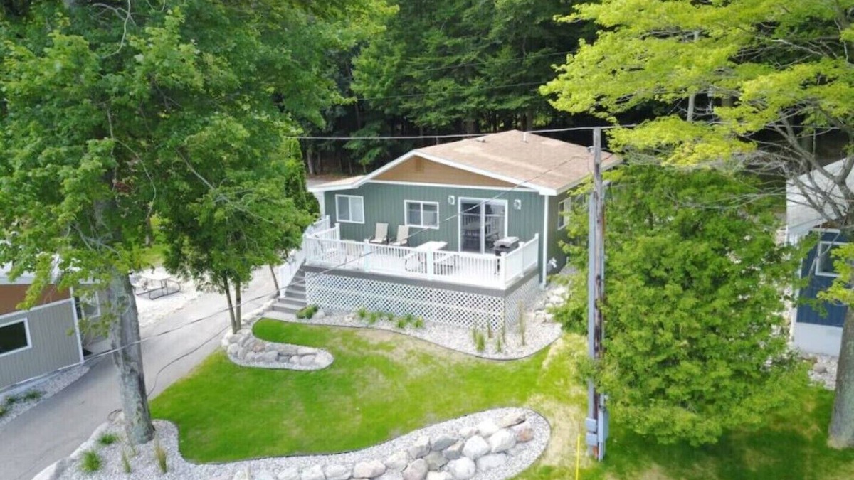 Ludington Cottage | BIRCH - Grace Landing Cottages With Stunning Sunsets Over Hamlin Lake