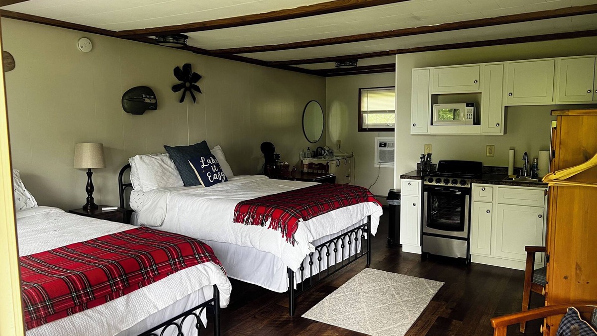 Hayward Resort | Birch Point Resort Kitchenette #14 - Lake Nelson, Hayward