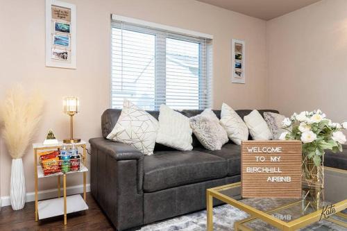 Fairbanks House | BirchHill retreat Getaway Great Location !