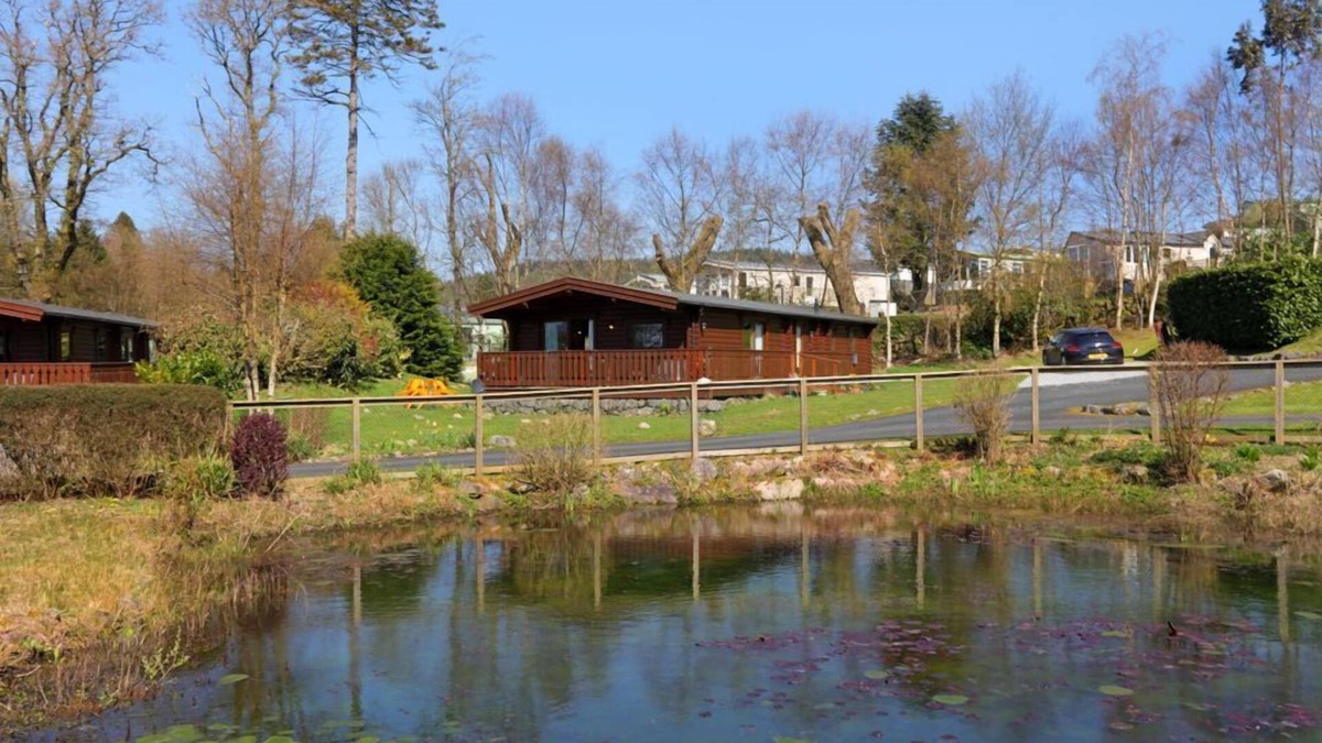 Rockcliffe Cottage | Birchlea - a lodge that sleeps 6 guests in 3 bedrooms